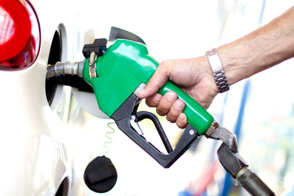 पेट्रोल देश के कई राज्यो में 100 रुपये प्रति लीटर के पार